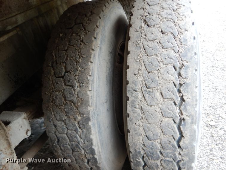 image for item DH6218 1987 International F9370 flatbed truck