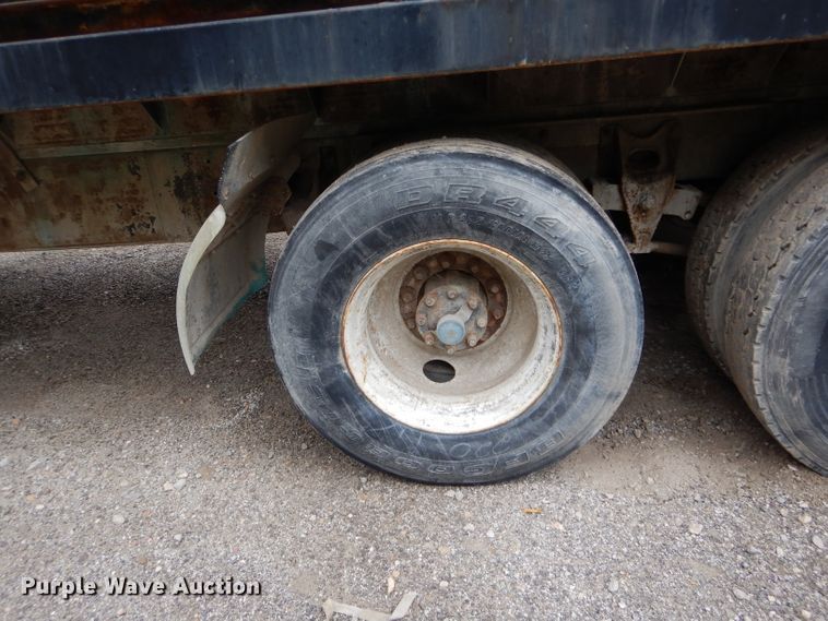 image for item DH6218 1987 International F9370 flatbed truck