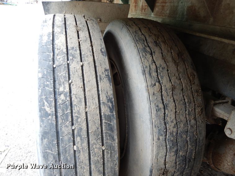 image for item DH6218 1987 International F9370 flatbed truck