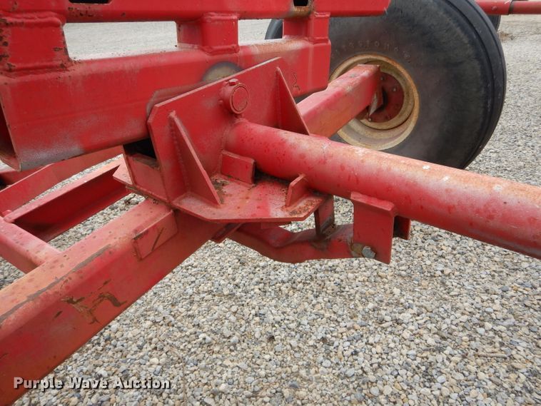 image for item DH6224 Anhydrous ammonia tank running gear