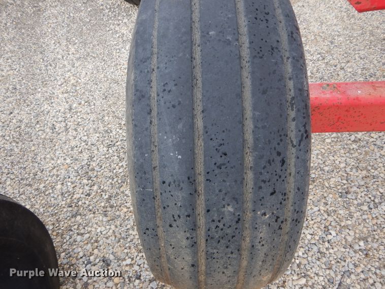 image for item DH6224 Anhydrous ammonia tank running gear