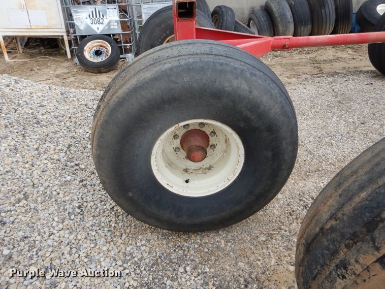 image for item DH6224 Anhydrous ammonia tank running gear