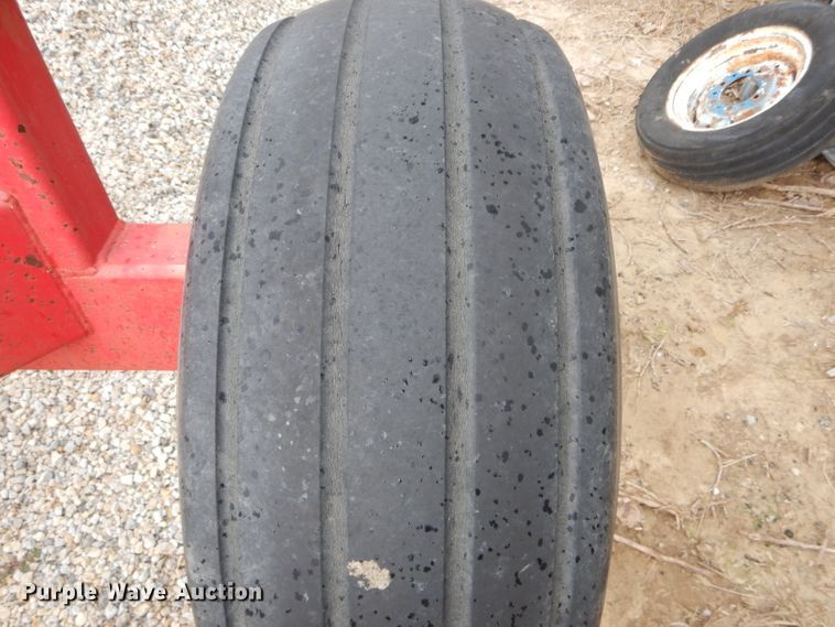 image for item DH6224 Anhydrous ammonia tank running gear