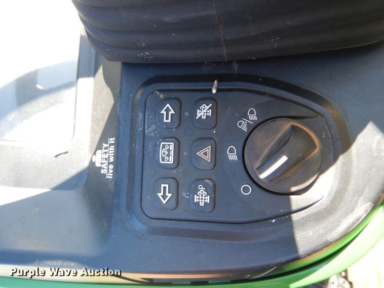 image for item DI2351 2018 John Deere 4066R MFWD tractor