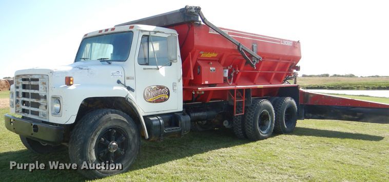 image for item DI2546 1981 International applicator truck