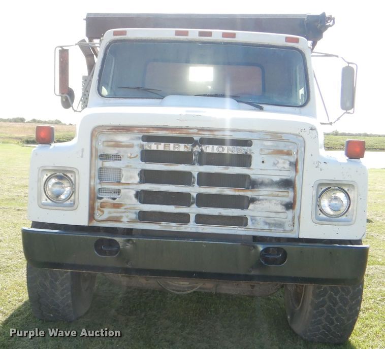 image for item DI2546 1981 International applicator truck