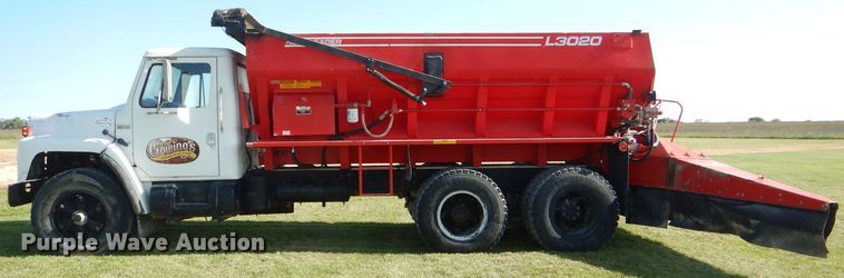 image for item DI2546 1981 International applicator truck