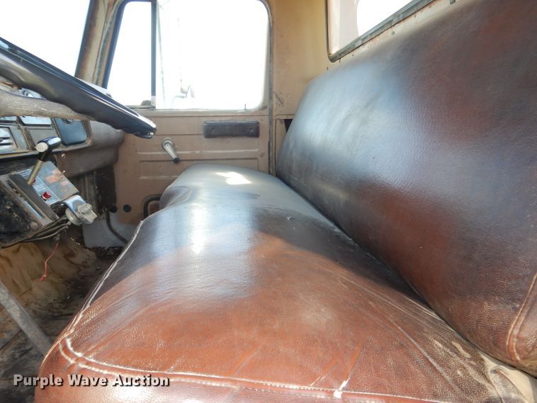 image for item DI2546 1981 International applicator truck