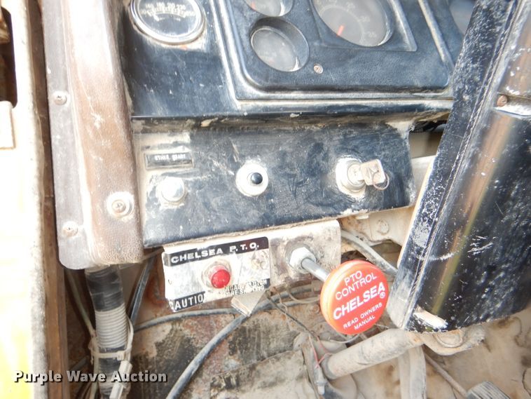 image for item DI2546 1981 International applicator truck