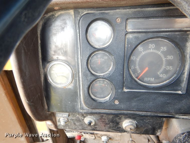 image for item DI2546 1981 International applicator truck