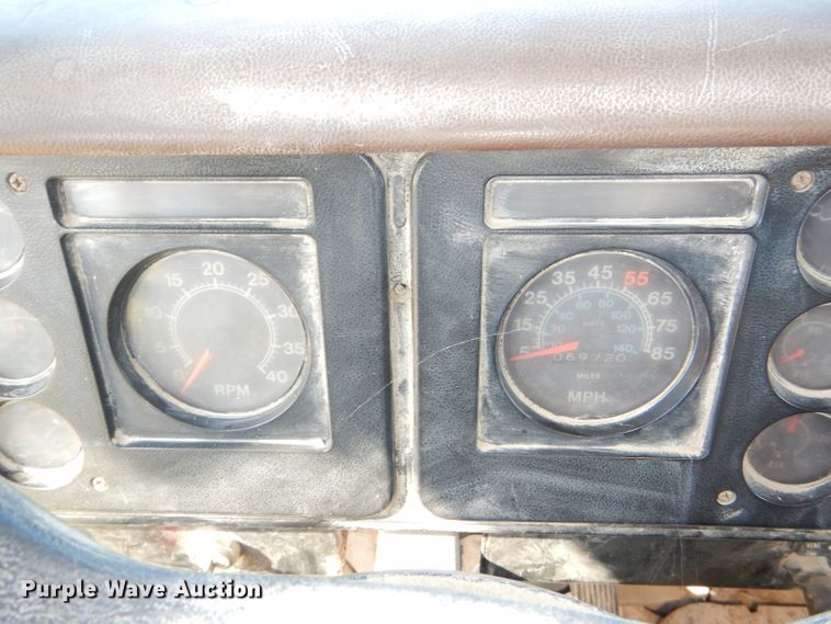 image for item DI2546 1981 International applicator truck