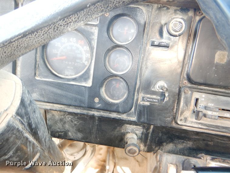 image for item DI2546 1981 International applicator truck