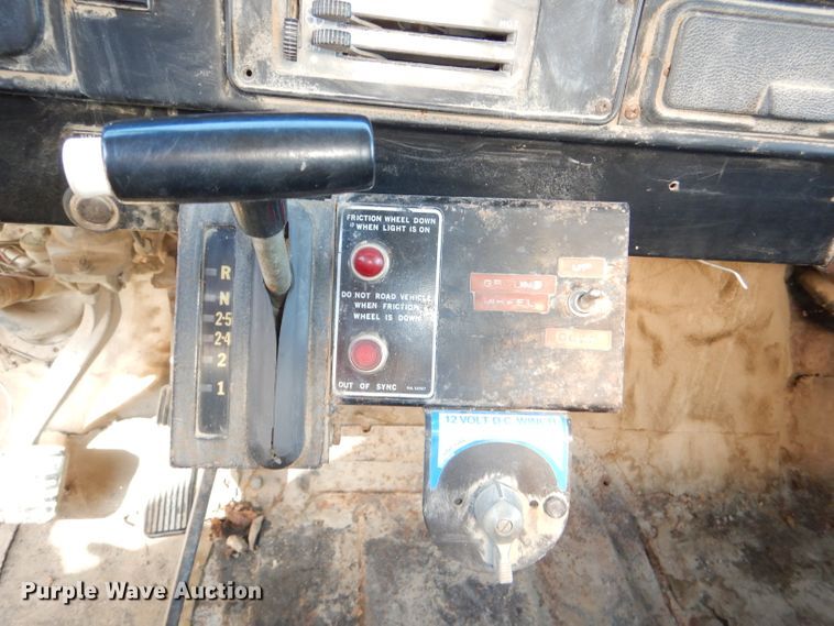 image for item DI2546 1981 International applicator truck