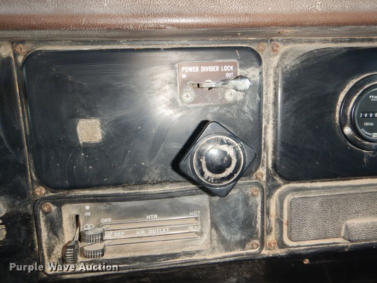 image for item DI2546 1981 International applicator truck