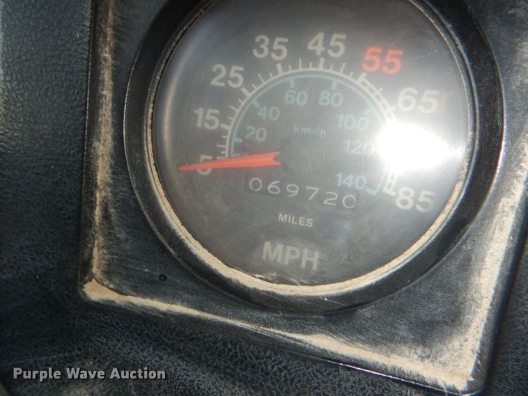 image for item DI2546 1981 International applicator truck