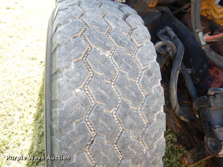 image for item DI2546 1981 International applicator truck