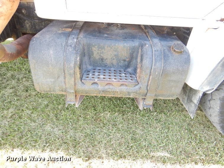 image for item DI2546 1981 International applicator truck