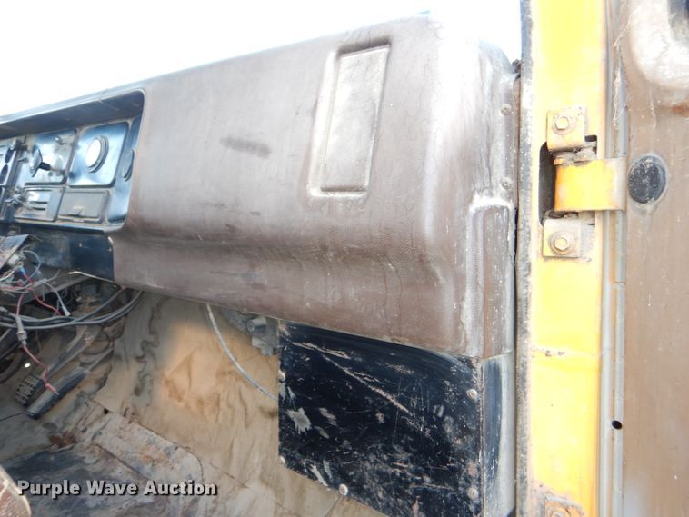 image for item DI2546 1981 International applicator truck