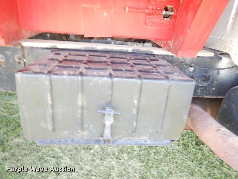 image for item DI2546 1981 International applicator truck