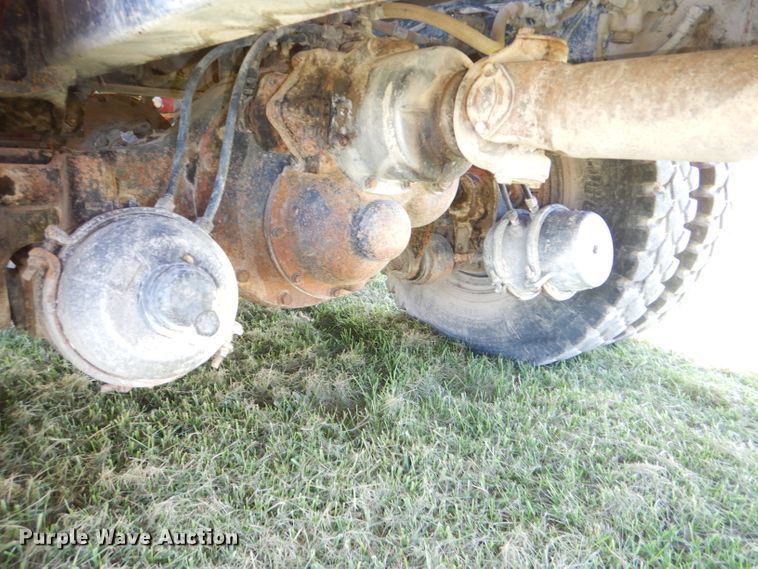 image for item DI2546 1981 International applicator truck