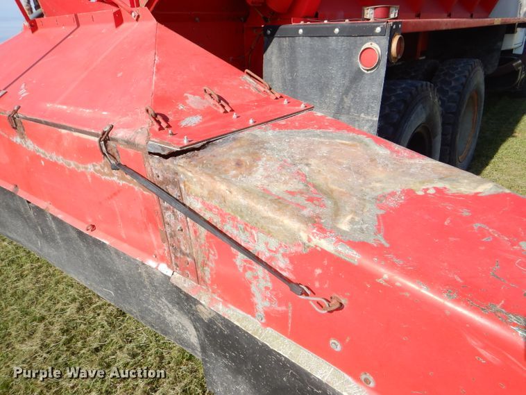 image for item DI2546 1981 International applicator truck