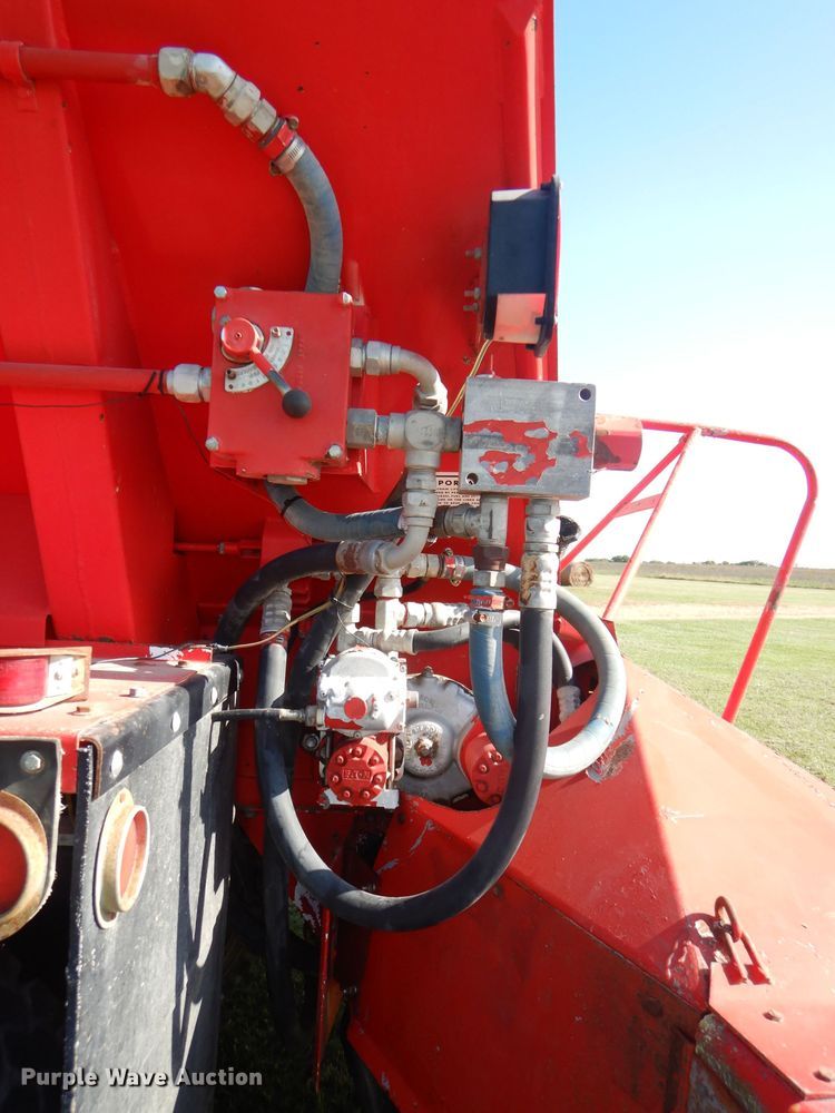 image for item DI2546 1981 International applicator truck