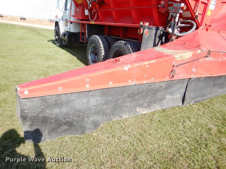 image for item DI2546 1981 International applicator truck