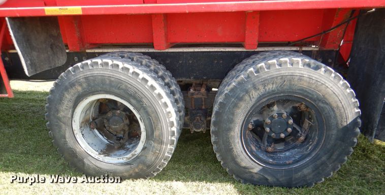 image for item DI2546 1981 International applicator truck