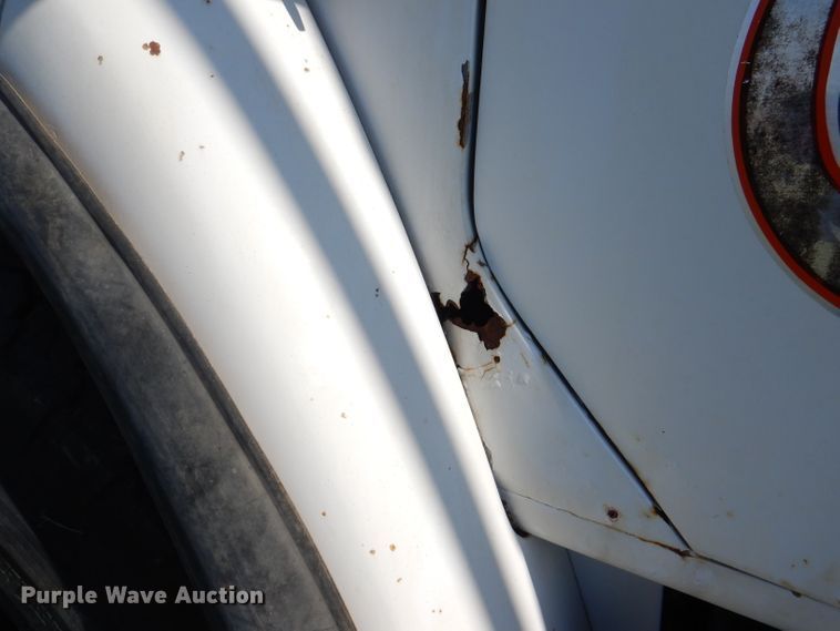 image for item DI2546 1981 International applicator truck