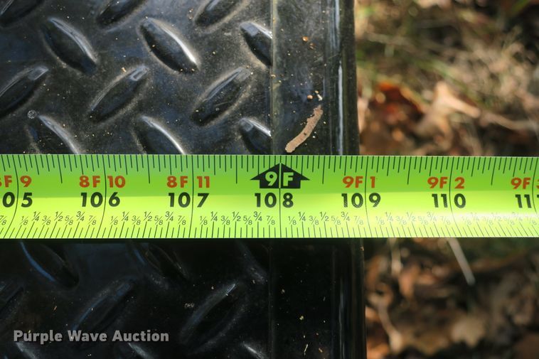 image for item EA9412 CM SZ029638 hydraulic bale bed