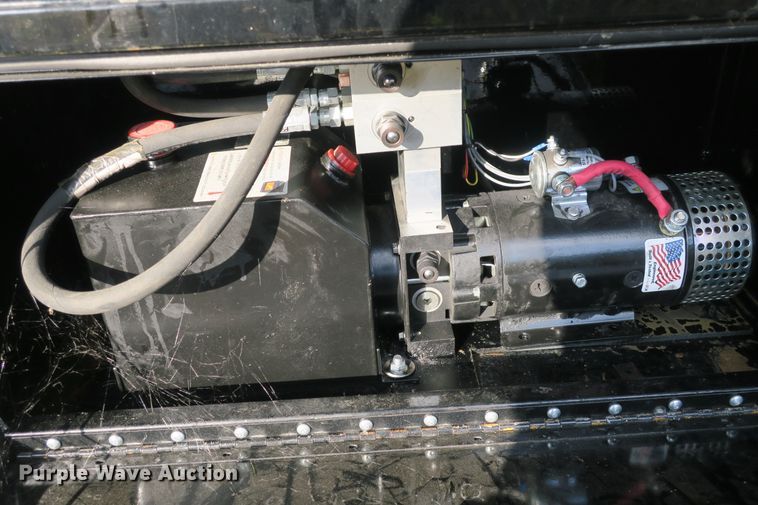 image for item EA9412 CM SZ029638 hydraulic bale bed