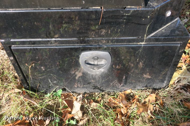 image for item EA9412 CM SZ029638 hydraulic bale bed