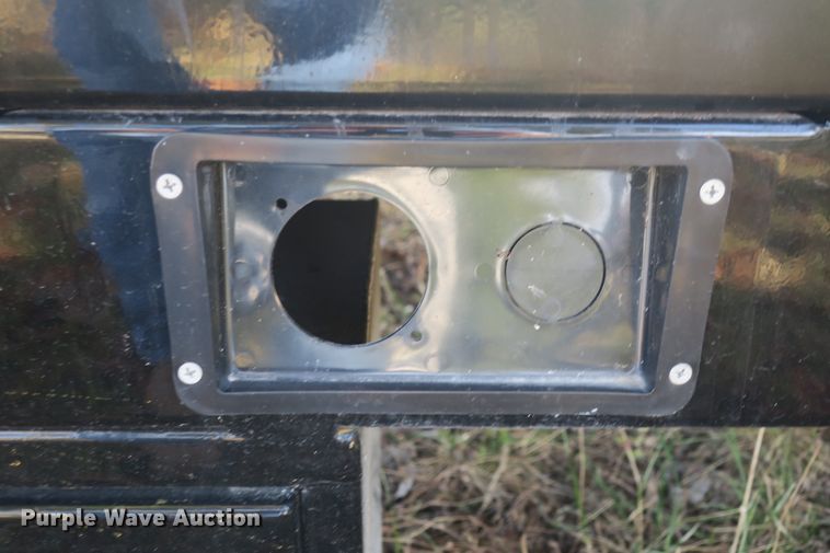 image for item EA9412 CM SZ029638 hydraulic bale bed