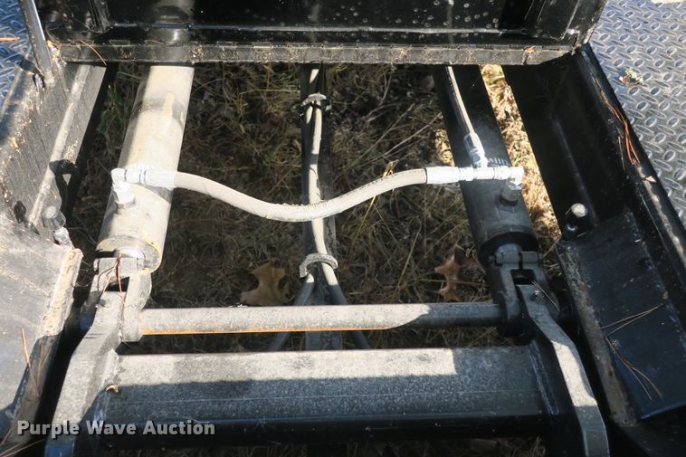 image for item EA9412 CM SZ029638 hydraulic bale bed