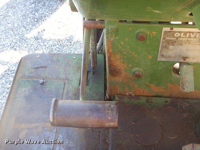 image for item EY9283 Oliver 1655 tractor