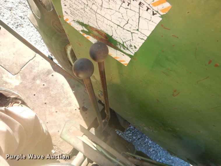 image for item EY9283 Oliver 1655 tractor