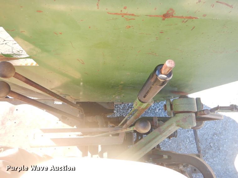 image for item EY9283 Oliver 1655 tractor