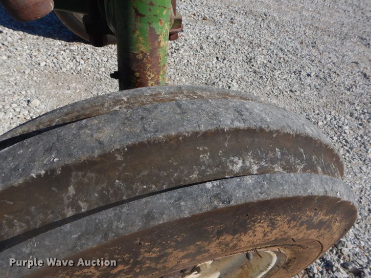 image for item EY9283 Oliver 1655 tractor