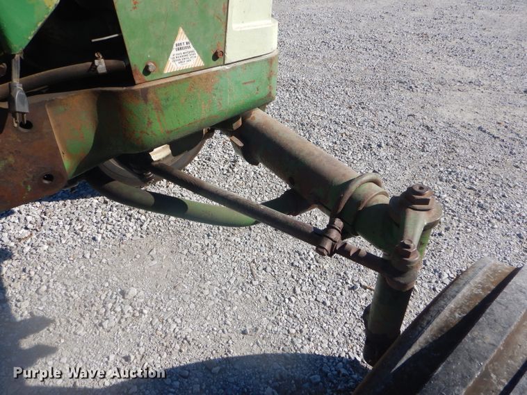 image for item EY9283 Oliver 1655 tractor