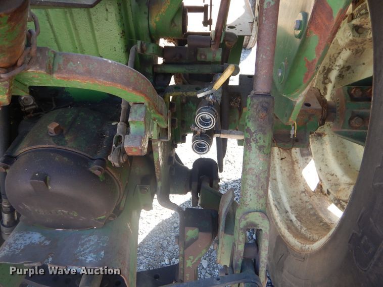 image for item EY9283 Oliver 1655 tractor