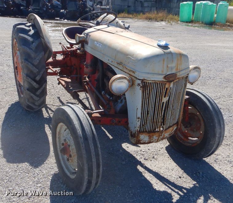 image for item EY9285 1947 Ford 8N tractor