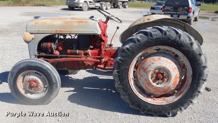 image for item EY9285 1947 Ford 8N tractor