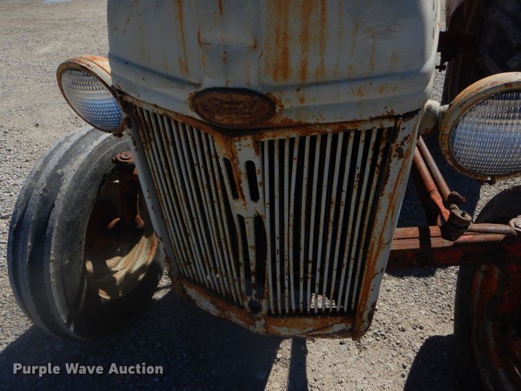 image for item EY9285 1947 Ford 8N tractor