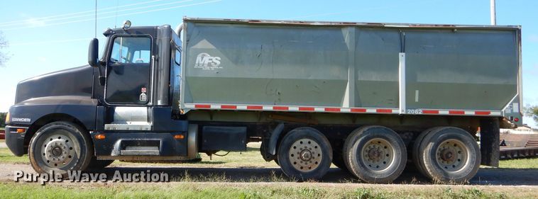 image for item EY9340 1993 Kenworth T600 grain truck