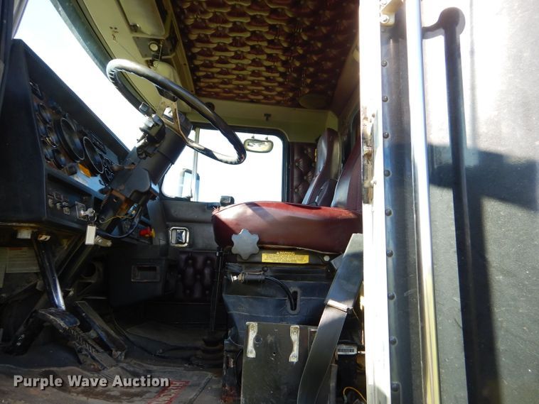 image for item EY9340 1993 Kenworth T600 grain truck