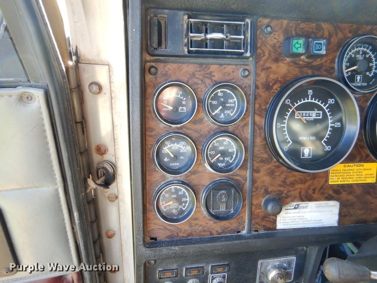 image for item EY9340 1993 Kenworth T600 grain truck