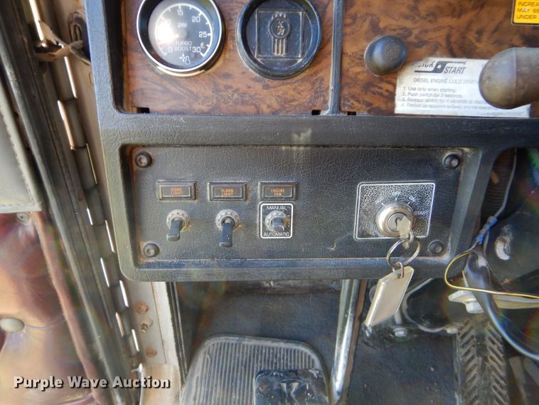 image for item EY9340 1993 Kenworth T600 grain truck