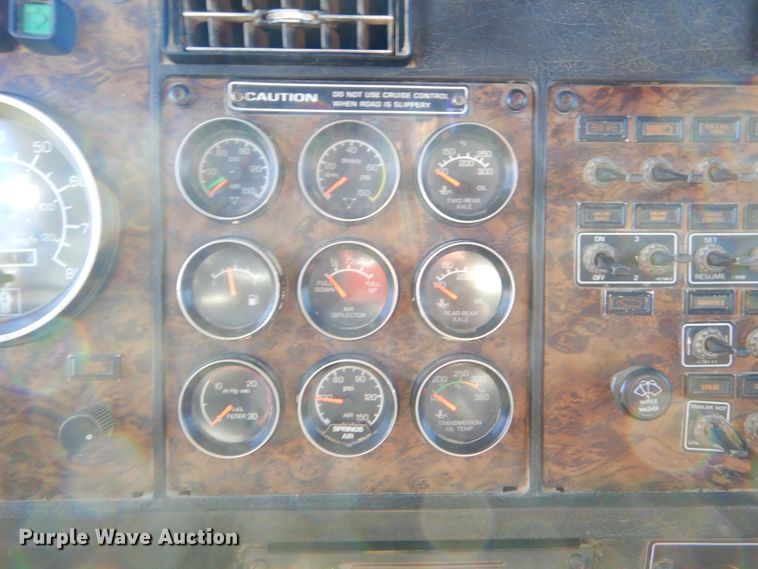 image for item EY9340 1993 Kenworth T600 grain truck