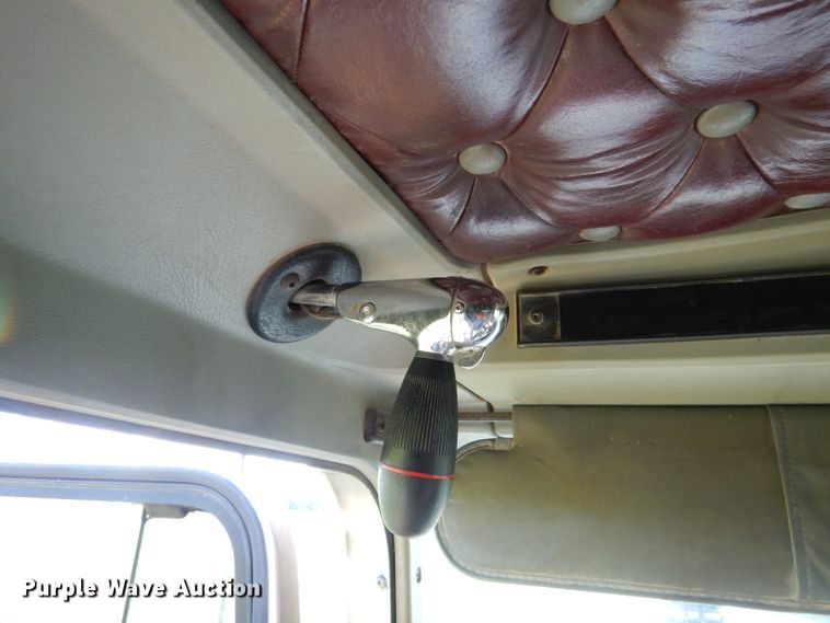 image for item EY9340 1993 Kenworth T600 grain truck