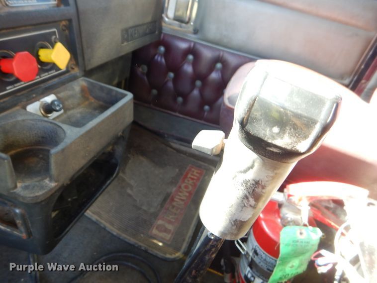 image for item EY9340 1993 Kenworth T600 grain truck